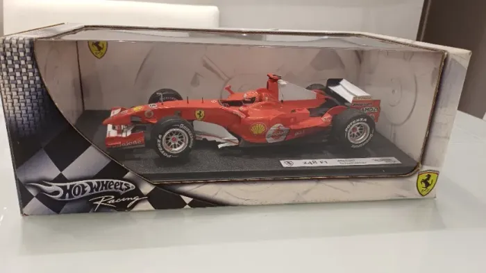 Miniatura Fórmula 1 Ferrari 248 F1 Michael Schumacher 2006 Escala 1:18