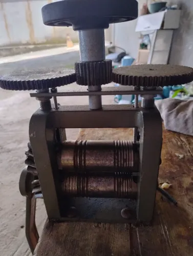 Máquina de fazer cordão