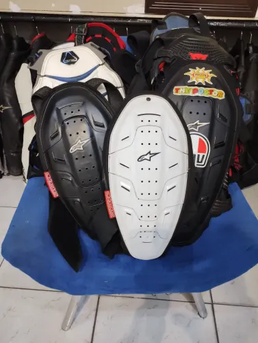 Protetores de coluna ALPINESTARS E DAINESE varios tamanhos