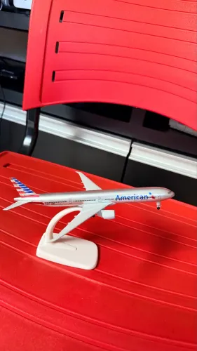 Miniatura de avião American Airlines 15 cm