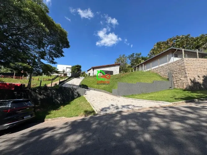 Casa em condomínio à venda em Vinhedo-SP, no bairro Caixa D´água. 6 quartos, 6 suítes, 2 s
