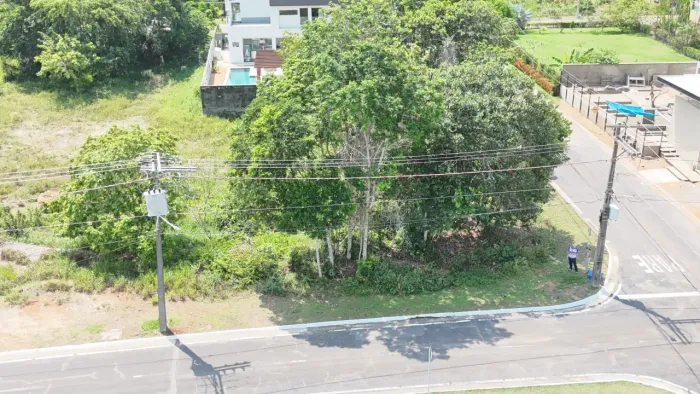 Lote de Esquina na Principal / Condomínio Marina Rio Bello / 993 m2