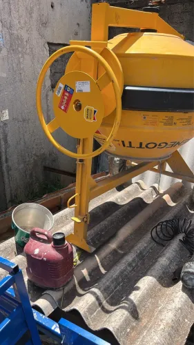 Vendo betoneira semi nova 