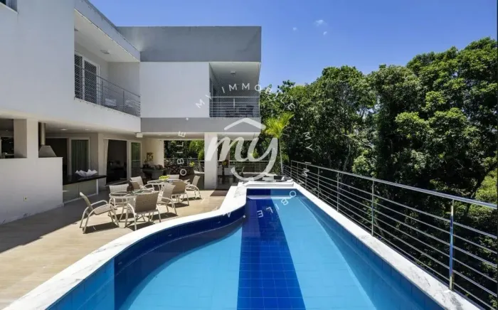 Alphaville| Casa Luxuosa| 1.200 m²| 5 Suítes| Studio| Espaço Gourmet| Piscina| 8 Vagas