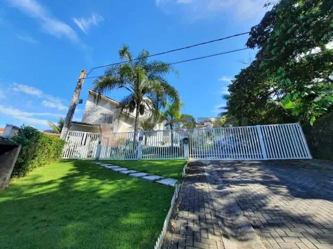 Sobrado com 2 dormitórios à venda, 86 m² por R$ 730.000,00 - Cigarras - São Sebastião/SP