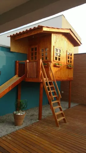 Casinha de madeira na árvores e muito mais planejados com madeira