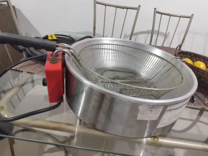 Fritadeira Tacho Elétrica inox Metalcubas 5 Litros ( Usado pouca vezes ).