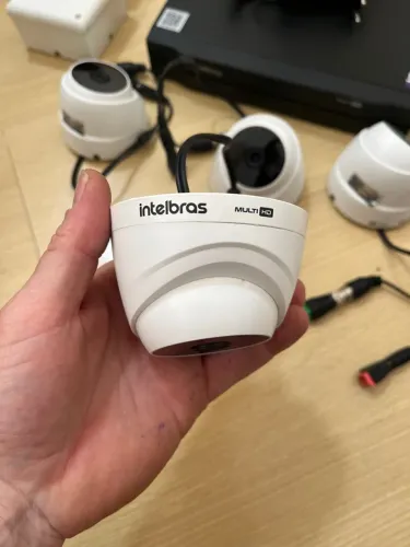 Câmeras CFTV 4 HD 1080p com DVR 2TB - Segurança Completa