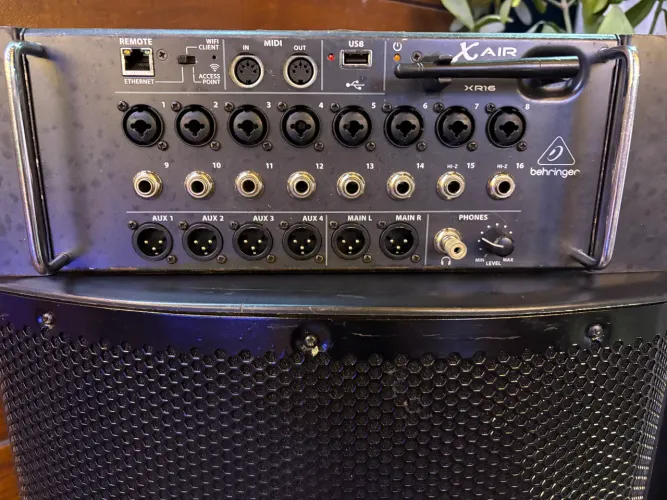 Mesa de som Digital XR16 Bheringuer 