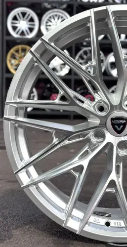 Rodas Vittoria Arizona aro 20 tala 8.5 furação 5x112