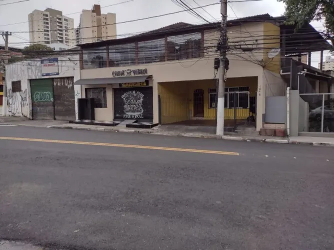 Predio comercial e sobrado residencial e 4 kitnets na Campesina