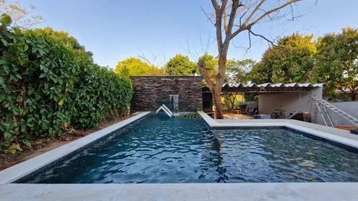 Casa Térrea de Alto Padrão com Piscina e 3 Suítes no Condomínio Fechado em Vinhedo/SP