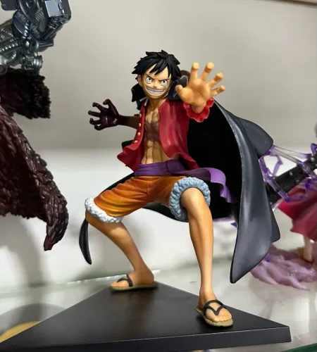 - *Luffy Ichiban Kuji*, com caixa e sem detalhes = 250,00