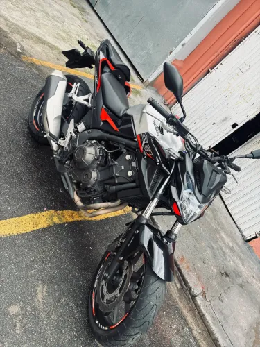 Moto CB500F