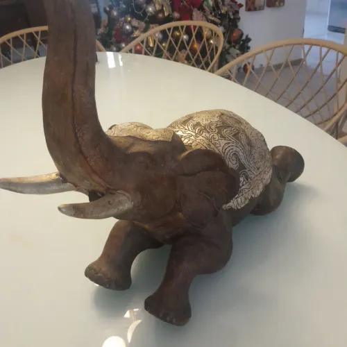 Elefante grande de resina 