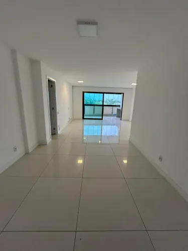 X. Apto de alto padrão no Flamboyant com 3 quartos sendo 2 suítes + área externa