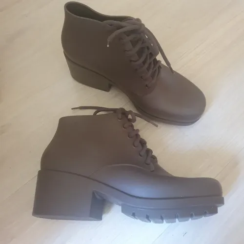 Bota Melissa Marrom