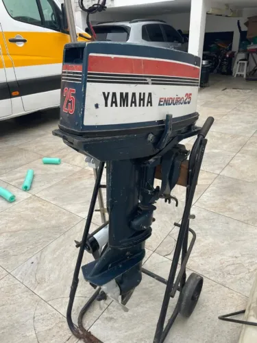 YAMAHA ENDURO 25HP JAPONÊS 2T + PHANTOM 54LBS + TANQUE