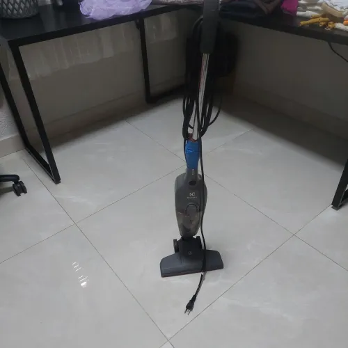 Vendo aspirador só 35 reais Ivs o cabo trincou um pouquinho mais funciona certinho 