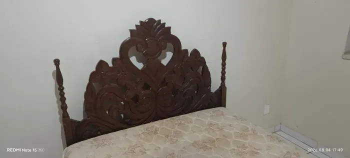 Cama de Casal Madeira Sucupira maciça entalhada.
