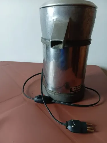 Espremedor Extrator De Suco Industrial Antigo Lilico 110V - Funcionando Perfeitamente
