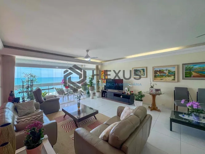 Apartamento reformado frente mar com varanda vista mar na Praia das Pitangueiras, Guaruja