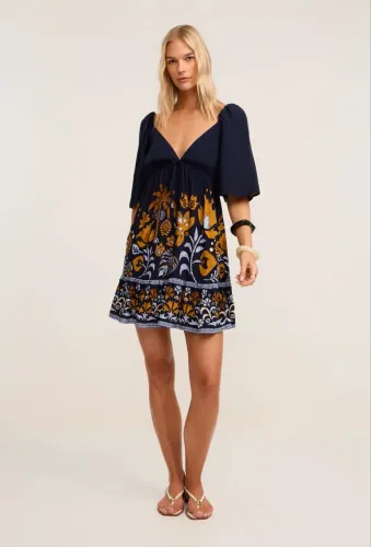 Vestido Evasê com Estampa Folhagem 