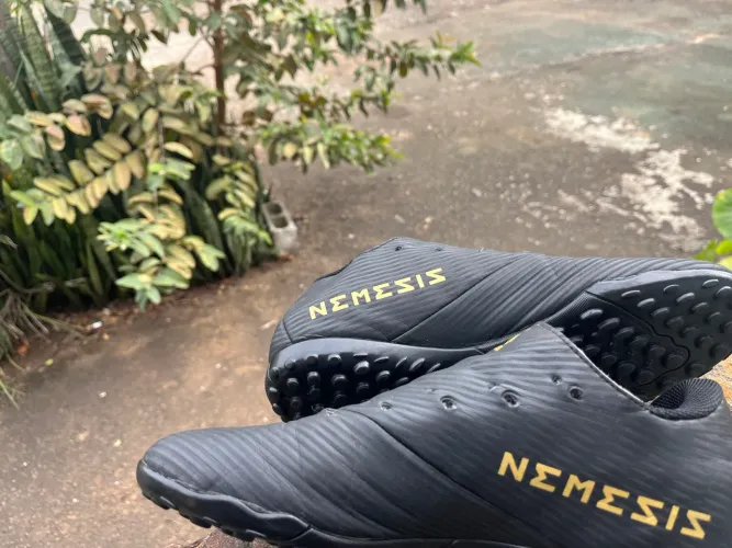 Chuteira Society Adidas Meneziz original, tamanho 42
