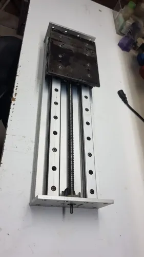 Mesa linear para automações e maquinas com fuso de esferas 175mmX 610mm