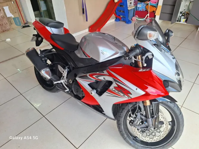 Srad 1000 com baixa km, moto há 17 anos com mesmo dono