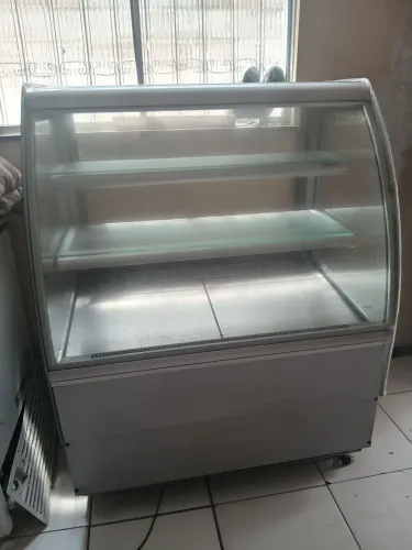 Expositor de alimentos e bebidas (frias)