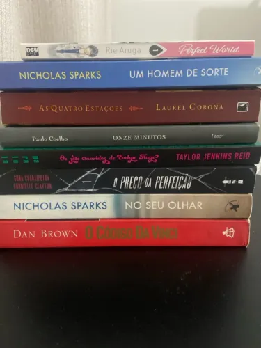 Livros Nicholas Sparks, Dan Brown, Taylor Jenkins