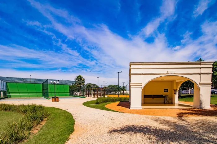 Terreno à venda no Condomínio Jardim Versailles em Uberlândia