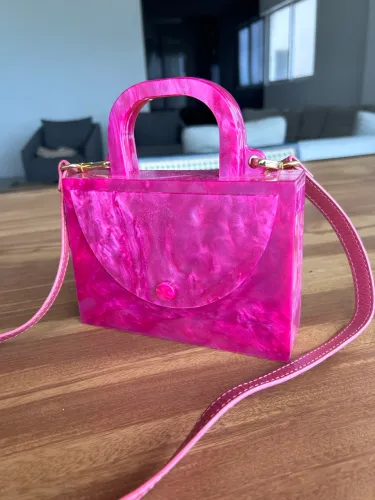 BOLSA ESTILÉ ACRÍLICO COM ESPELHO