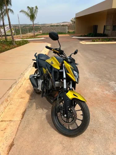 Moto CB300F TWISTER 2023
