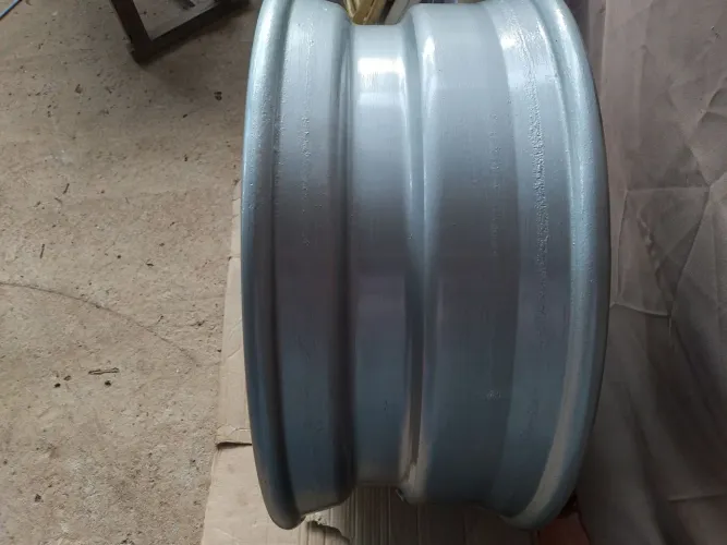 UMA RODA SINGLER 24,5 POLEGADAS ,PARA PNEU SOLTEIRO, RODA NOVA