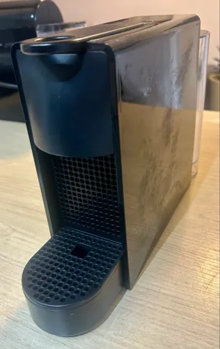 Cafeteira Nespresso Essenza Mini Preta - Com Defeito / Para Peças E Conserto
