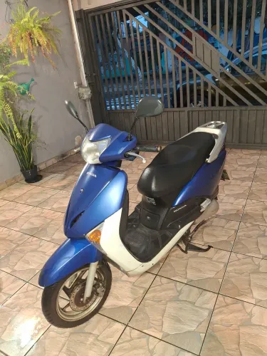 Vendo Honda Lead 110 R$ 7.300,00