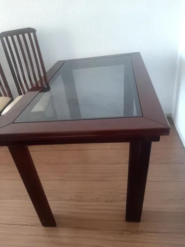 Mesa com tampo de vidro mogno 