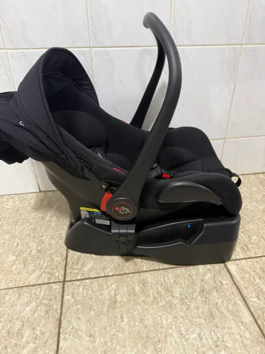 Bebê conforto Kiddo + Base COMPLETO