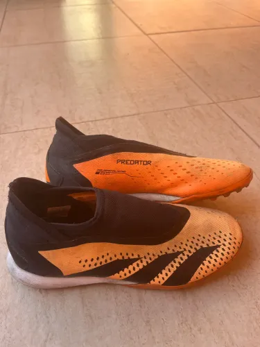 Chuteira adidas - Linha Predator Accuracy