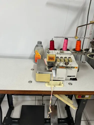 Máquina de Costura Interloque