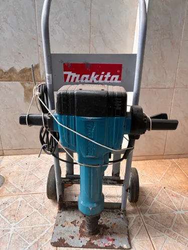 Martelo Demolidor Makita HM1810 32kg