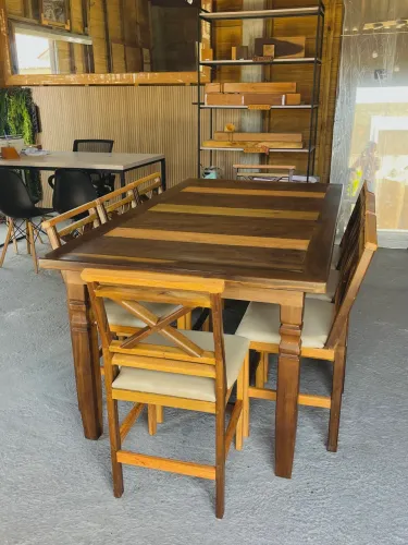 Mesa com cadeiras