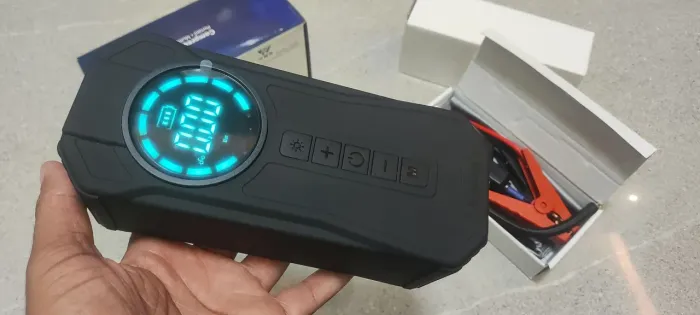 Compressor de ar e carregador portátil com auxiliador de partida