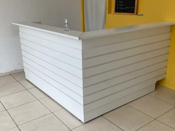 Vendo balcão de mdf com caixa embutido