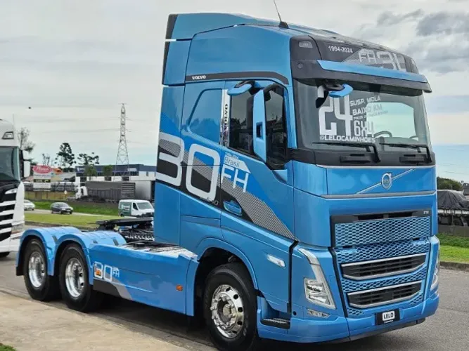 FH 540 6x4 bug Leve mola Globetrotter Ano 24 Baixo km com Bomba Hidráulica Hiwa em Inox