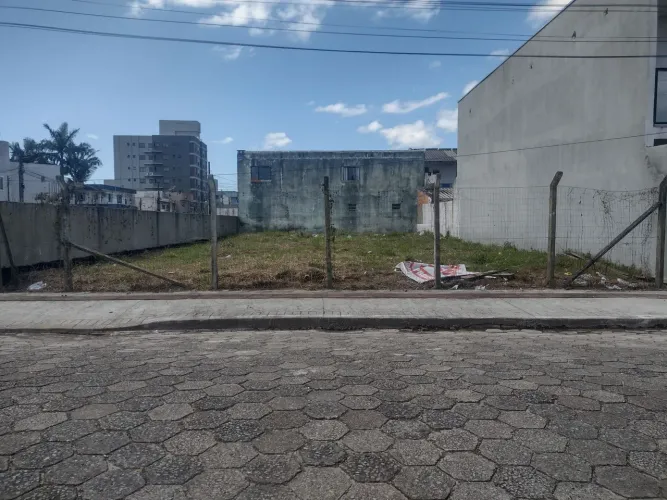 Vendo um lindo terreno em Camboriú centro.