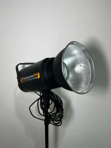 Luz De Vídeo Led 300w Photo Studio Daylight Lighting Tripe 2.1M 110V-220V Bivolt MM8820