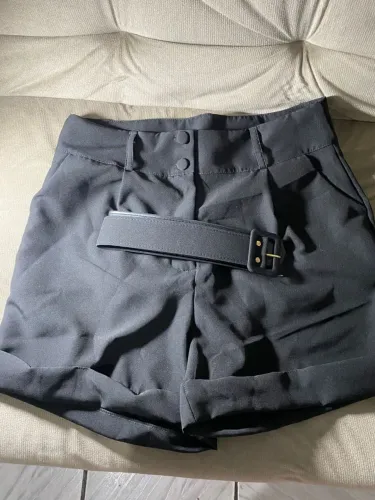 Shorts preto com cinto